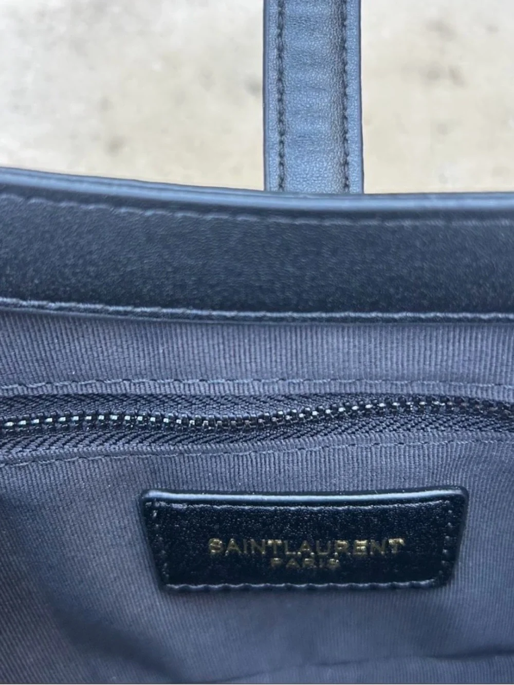 Saint Laurent Black Leather Shoulder Bag with YSL Monogram - Picture 5 of 6